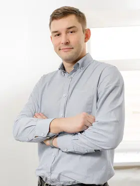 Андрей Холуев